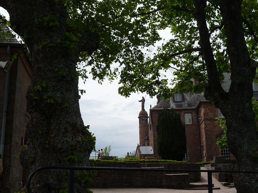 Durchblick auf eine Säulenheilige